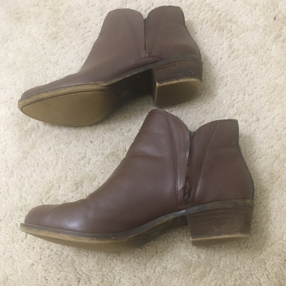 Lucky Brand LP Brenon Booties Ankle Boots Faux Leather Zips Stacked Block Heel 8 - Picture 2 of 12